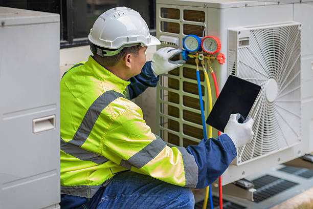 Professional Hvac Installation technician working in Freelandville, IN